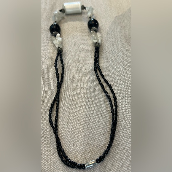 Black and White Beaded Necklace - Picture 7 of 9